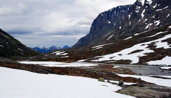 Im Reinheimen Nationalpark hält sich auch im Sommer über der Schnee.